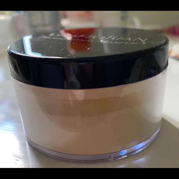 Graftobian banana creme pie setting powder - Picture 4 of 5